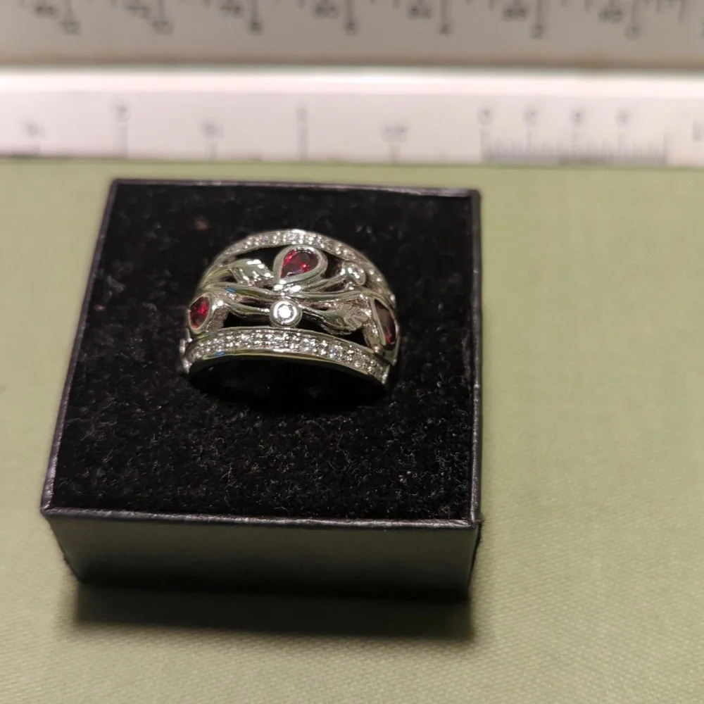 Vintage Sterling Silver Red Gem Ring - Picture 2 of 5